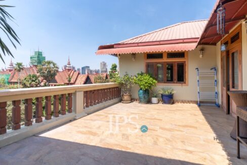 Renovated 4 Bedroom Penthouse Apartment For Sale - Chey Chumneah