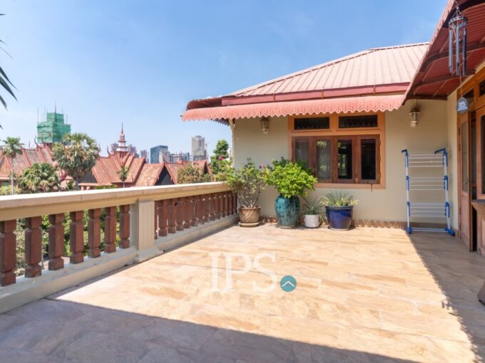 Renovated 4 Bedroom Penthouse Apartment For Sale - Chey Chumneah