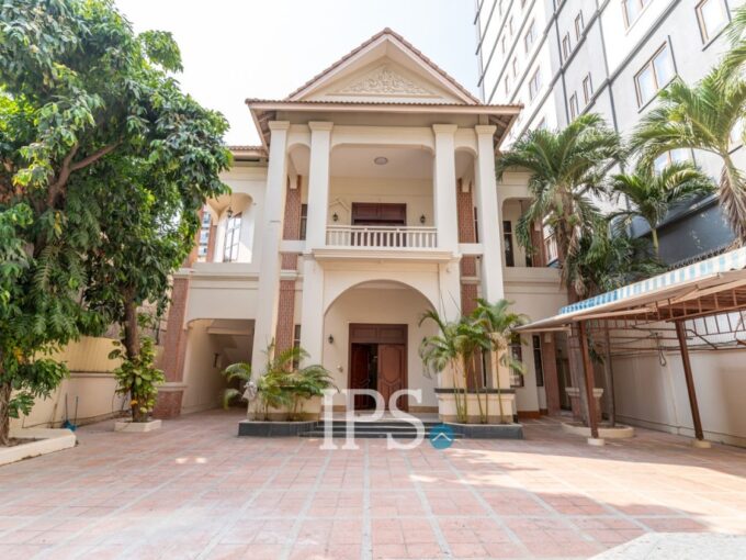 6 Bedroom Commercial Villa For Rent - BKK1
