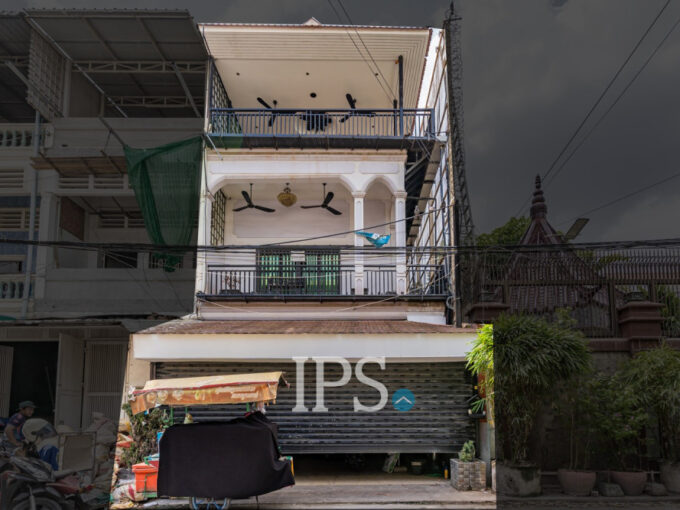 5 Bedroom Townhouse For Sale - Toul Svay Prey 1