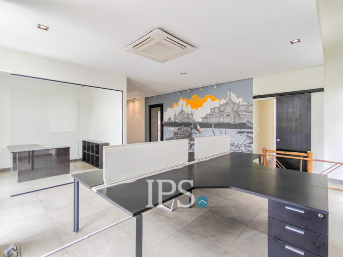 95 Sqm Level 3 Office Space For Rent - BKK1