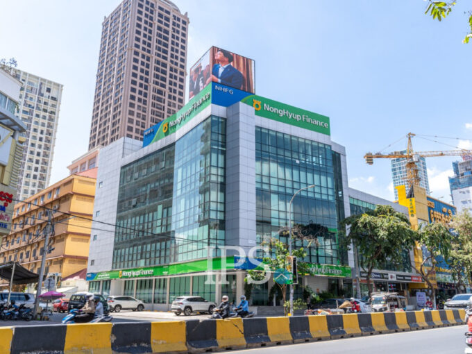 350 Sqm Office Space For Rent - BKK1