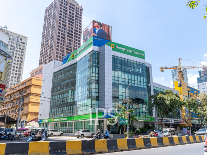 421 Sqm Office Space For Rent - BKK1
