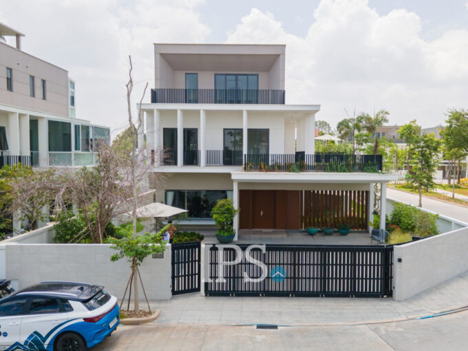 5 Bedroom Luxury Villa For Sale - Borey Chankiri