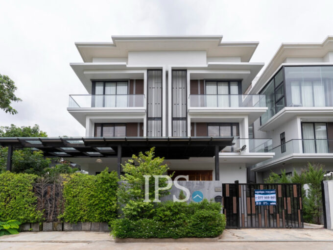 5 Bedroom Villa For Rent - Preaek Aeng