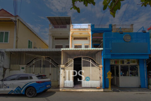 5 Bedroom Townhouse For Sale - Phsar Daeum Thkov