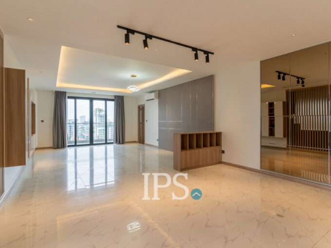 3 Bedrooms Serviced Apartment For Rent - BKK1