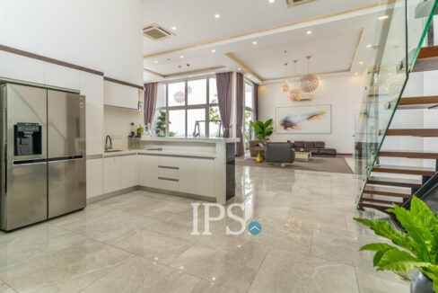 4 Bedroom Penthouse Condo For Rent - Beoung Tumpun 1
