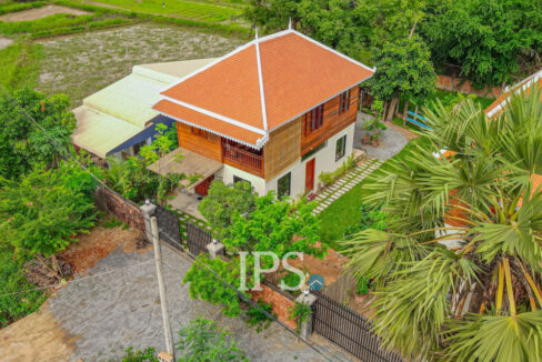 3 Bedroom Wooden House For Sale - Sangkat Siem Reap