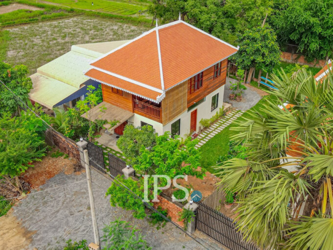 3 Bedroom Wooden House For Rent - Sangkat Siem Reap