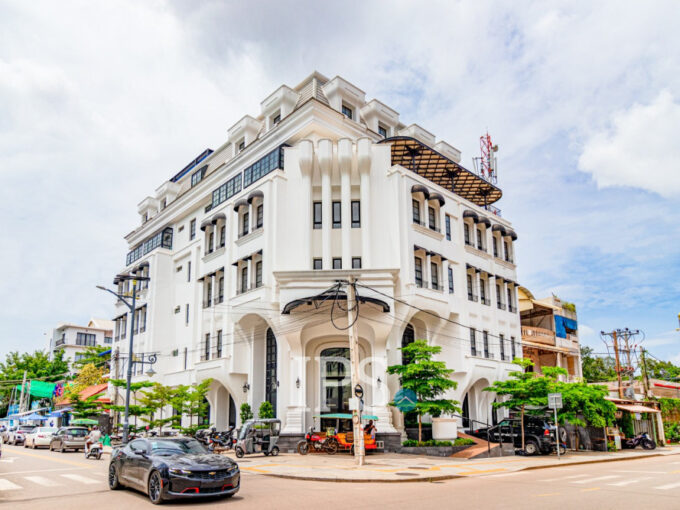 35 Bedroom Hotel For Rent - Sala Kamreuk