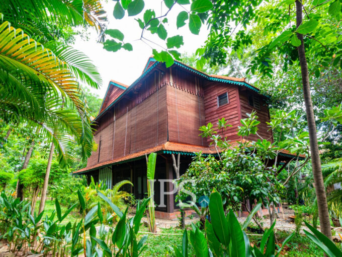 3 Bedroom  Compound Wooden House For Rent - Sala Kamreuk