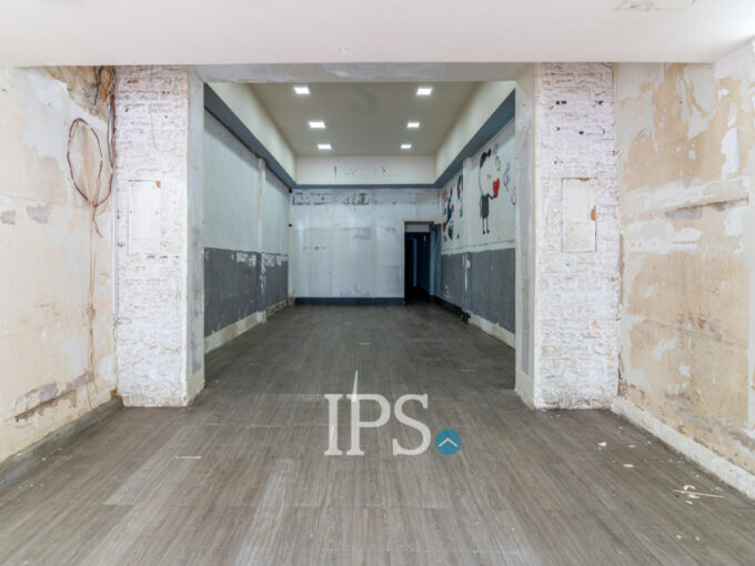 100 Sqm Retail Space For Rent - BKK1