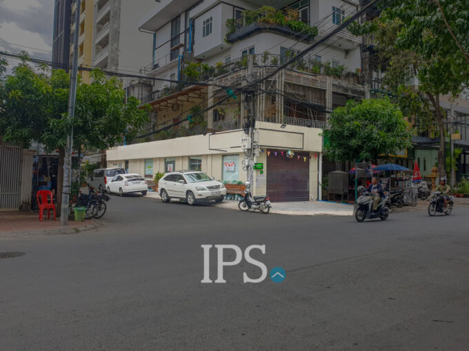 87.4 Sqm Retail Space For Rent - BKK1