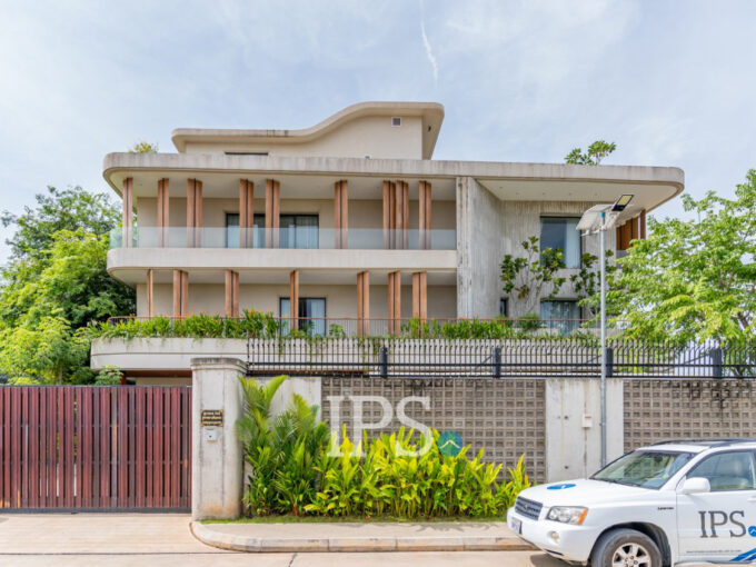 Contemporary 4 Bedroom Villa For Rent  Chak Angrae Leu