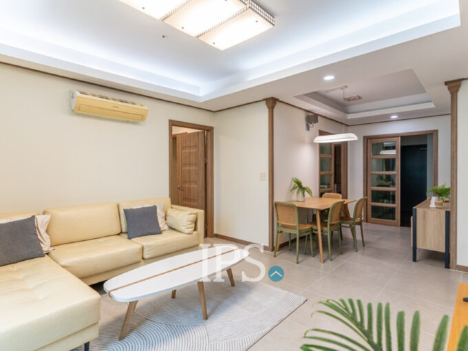 2 Bedroom Condo For Rent - De Castle Royal