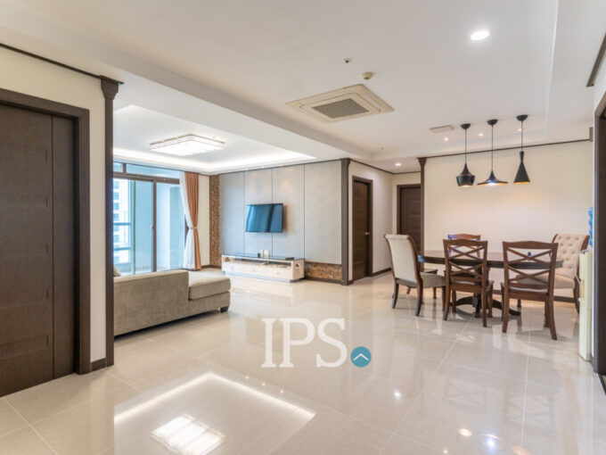 15th Floor 3 Bedroom Condo For Sale - De Castle Royal