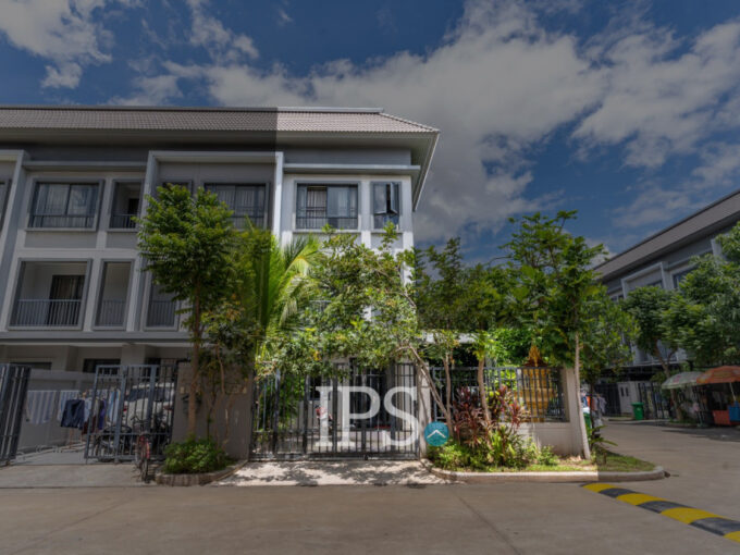 4 Bedroom Link Villa For Rent - Borey Chip Mong  598