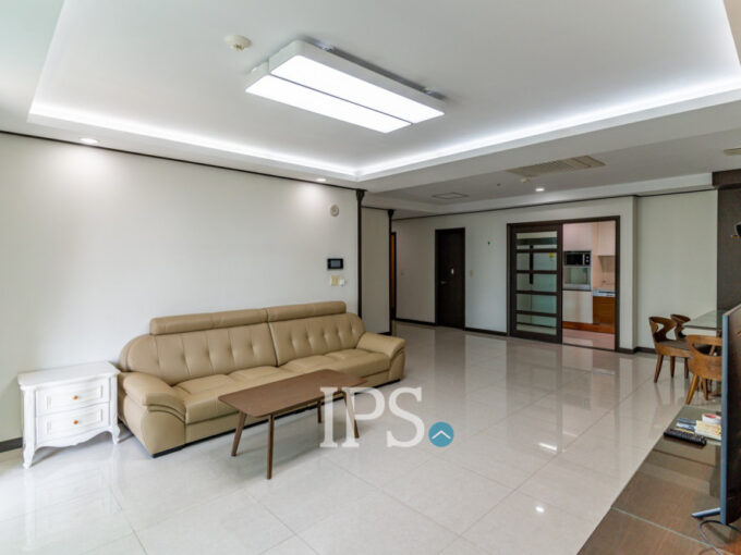 3 Bedroom Condo For Sale - De Castle Royal