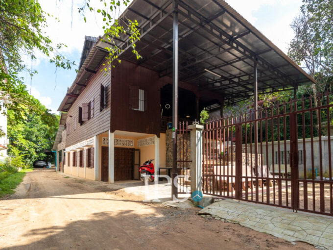 3 Bedroom Wooden house For Rent - Slor Kram