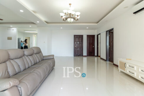 3 Bedroom Condo For Rent - Rose Condo