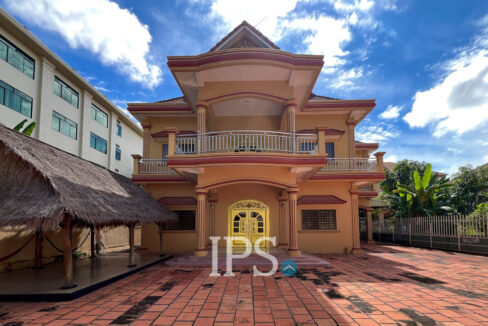 8 Bedroom Commercial House For Rent - Svay Dangkum