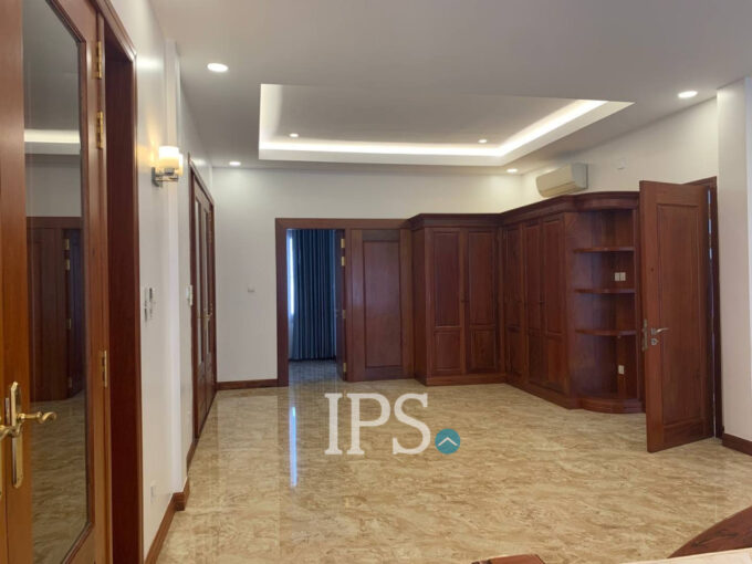 4 Bedroom Villa For Rent - Tonle Bassac