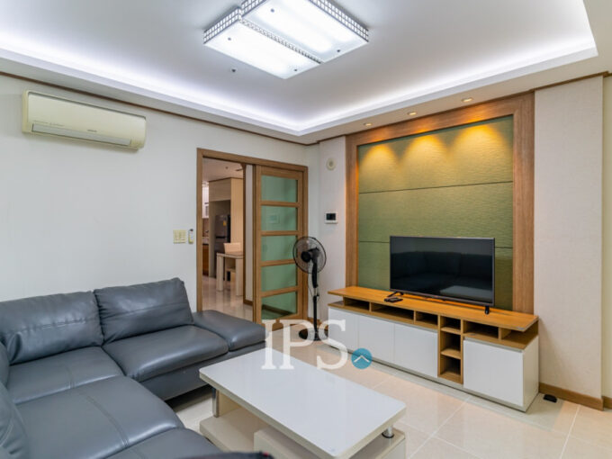 1 Bedroom Condo For Rent - De Castle Royal