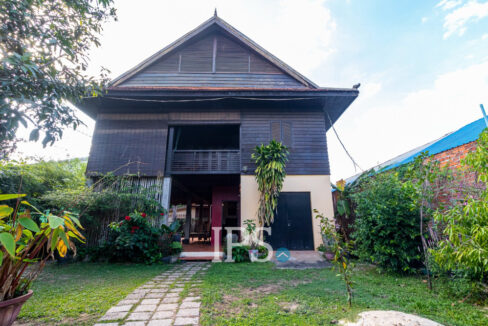 3 Bedroom Wooden House For Rent - Slor Kram