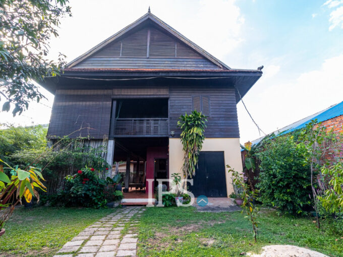 3 Bedroom Wooden House For Rent - Slor Kram