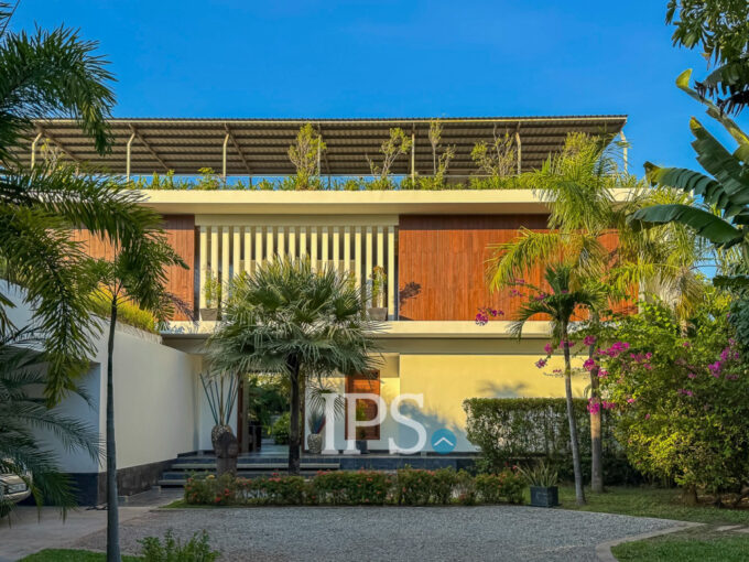 6 Bedroom Villa For Sale - Sala Kamreuk