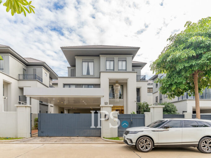 6 Bedroom Queen Villa For Rent - Chak Angrae Kraom