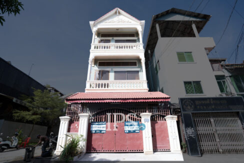 5 Bedroom Shophouse For Sale - Toul Tum Poung 1