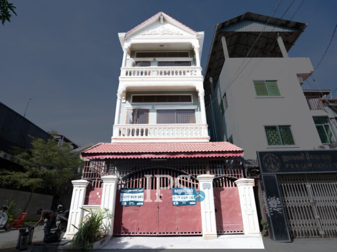 5 Bedroom Shophouse For Sale - Toul Tum Poung 1