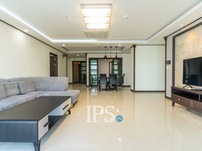 4 Bedroom Condo for Rent - De Castle Royal