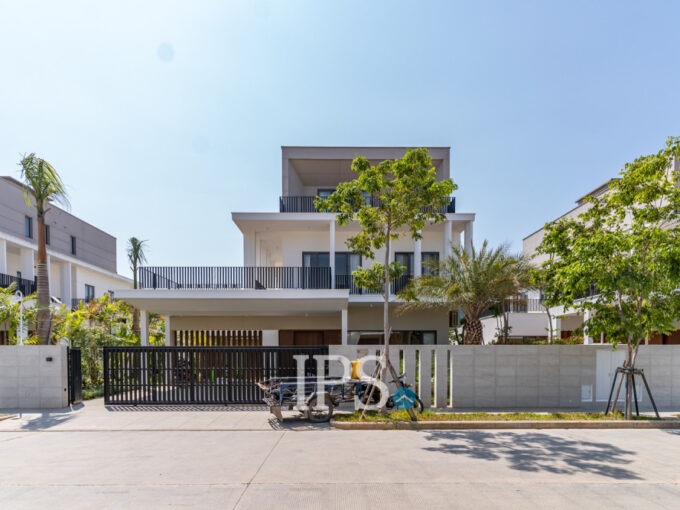 5 Bedroom Villa For Rent - Borey Chankiri