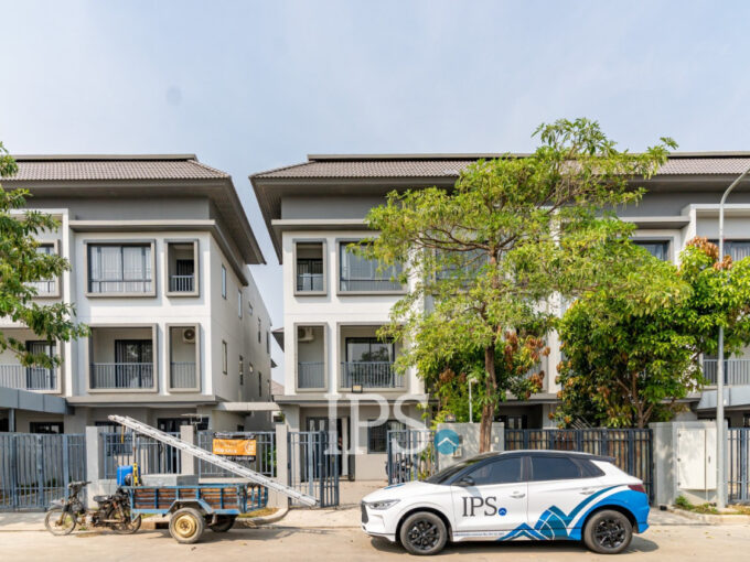 4 Bedroom Link Villa Side Corner  For Sale - Chip Mong Landmark 60m