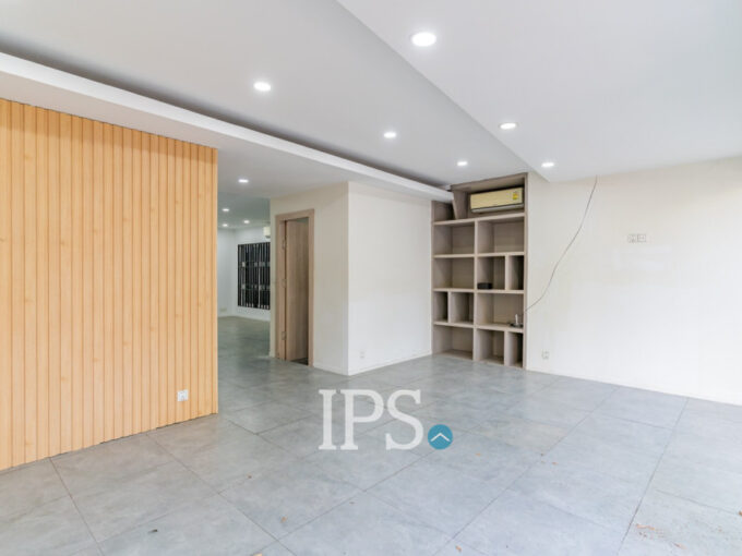 99 Sqm Retail Space For Rent - BKK1