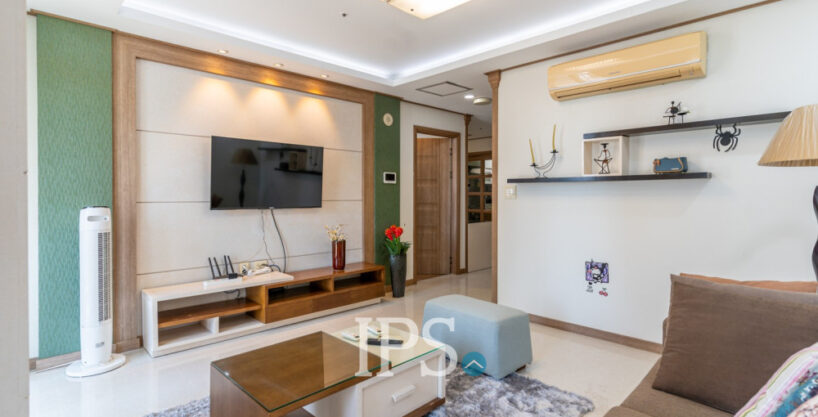 2 Bedroom Condo For Rent - De Castle Royal