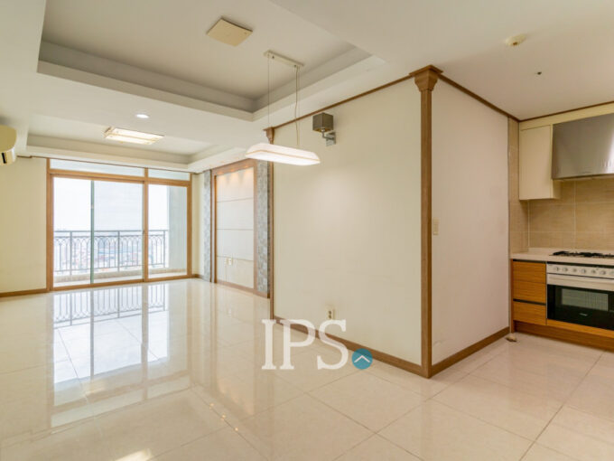 28th Floor 1 Bedroom Condo For Sale - De Castle Royal