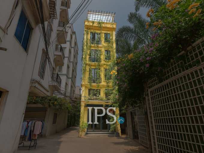 5 Bedroom Townhouse For Rent - Tonle Bassac