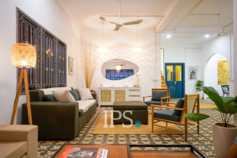 Renovated 5 Bedroom Apartment For Rent- Phsar Thmei 3