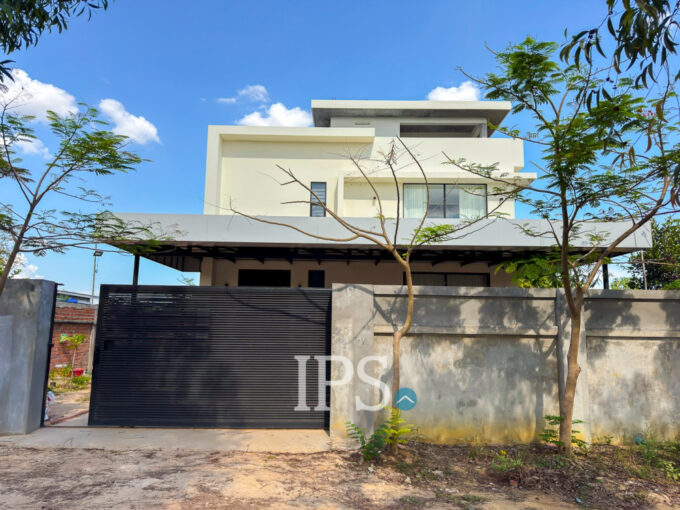 3 Bedroom Villa For Rent - Svay Dangkum