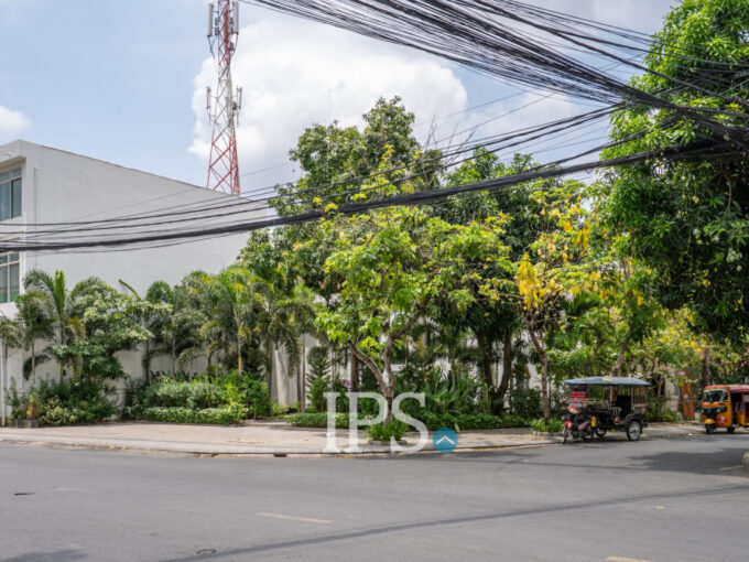 4 Bedroom Commercial Villa For Rent - Boeung Kak 2
