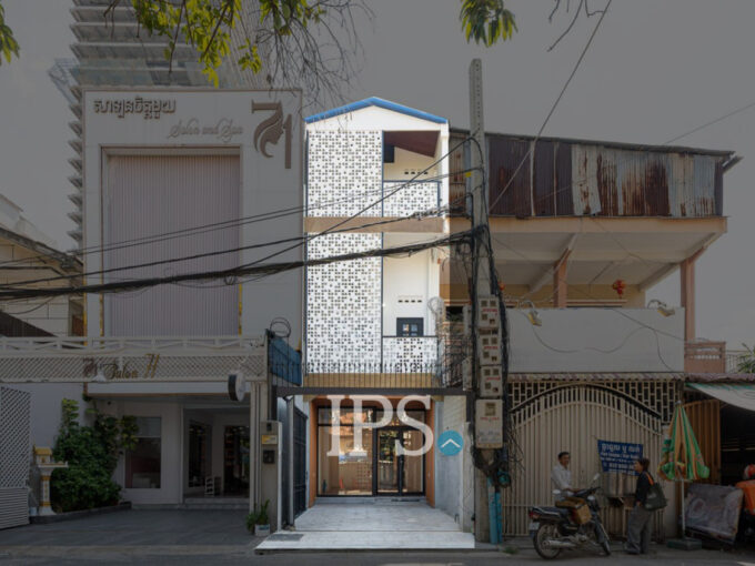 92 Sqm Retail and 4 Units Apartment For Rent - BKK1