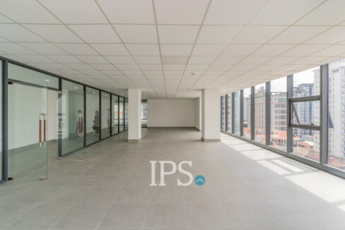 119 Sqm Office Space For Rent - BKK1