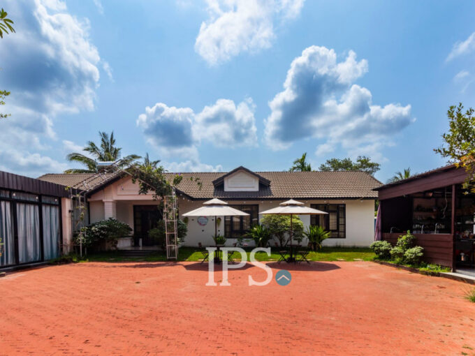 8 Bedroom Commercial Villa For Rent - Teuk Vil