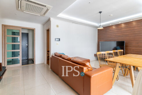 2 Bedroom Condo For Rent - De Castle Royal