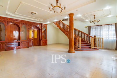 4 Bedroom Villa For Rent - BKK1