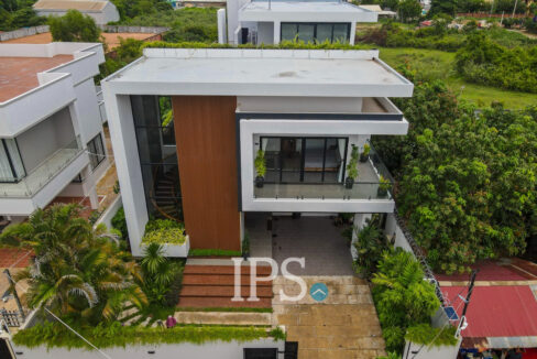 5 Bedroom Villa For Rent - Sala Kamreuk